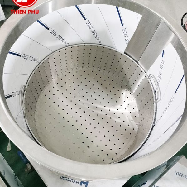 Nồi phở 50L được thiết kế với giỏ đựng xương giúp nước dùng không bị lẫn vụn xương